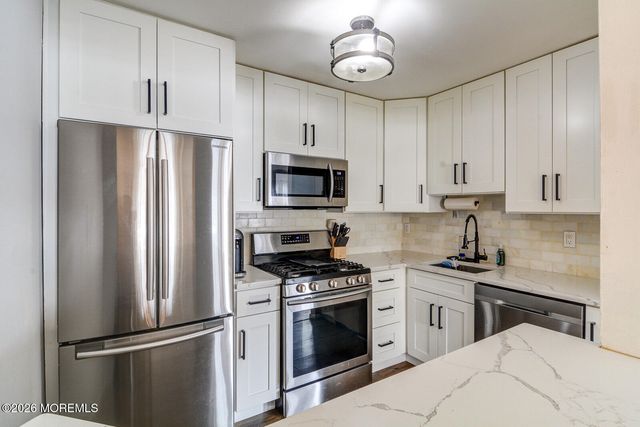 1 White Oak Court, Howell, NJ 07731