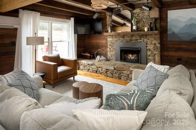 39 Finch Lane, Zirconia, NC 28790