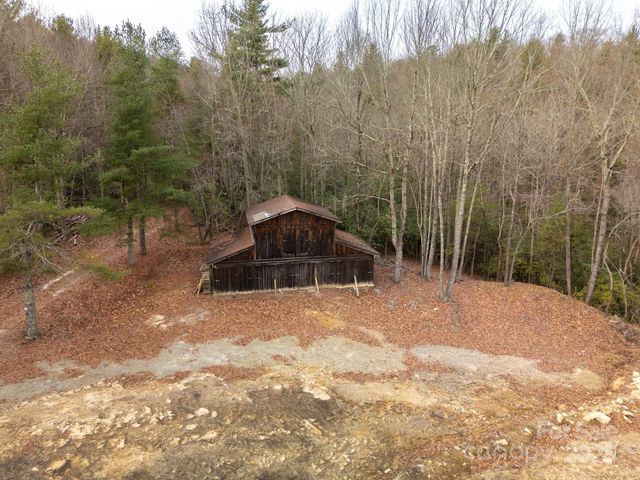 39 Finch Lane, Zirconia, NC 28790