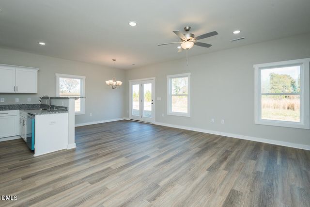 409 E Lee Avenue, Yadkinville, NC 27055