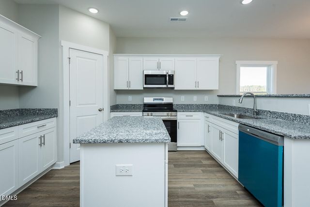409 E Lee Avenue, Yadkinville, NC 27055