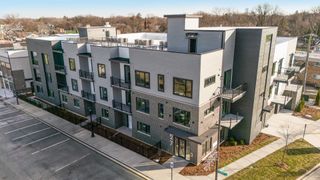 27 W Park Boulevard 209, Villa Park, IL 60181