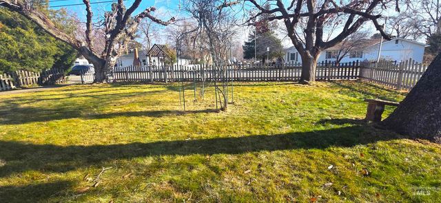 2305 S Gekeler Ln, Boise, ID 83706