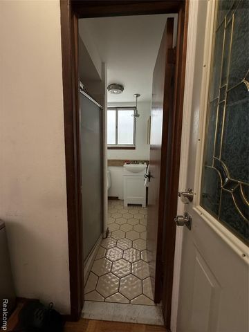 3650 Veronica Dr Drive, Sterling Heights, MI 48310