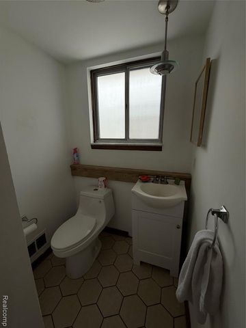 3650 Veronica Dr Drive, Sterling Heights, MI 48310