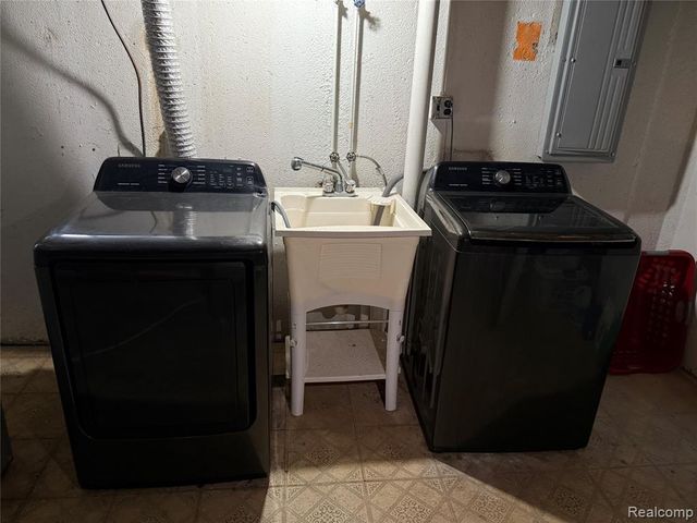 3650 Veronica Dr Drive, Sterling Heights, MI 48310