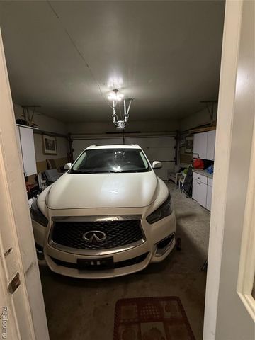 3650 Veronica Dr Drive, Sterling Heights, MI 48310