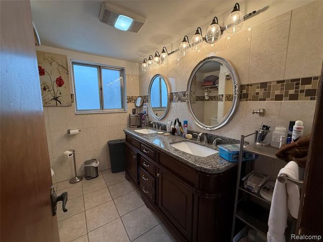 3650 Veronica Dr Drive, Sterling Heights, MI 48310