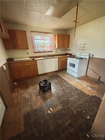 4 Warren Avenue, Auburn, NY 13021