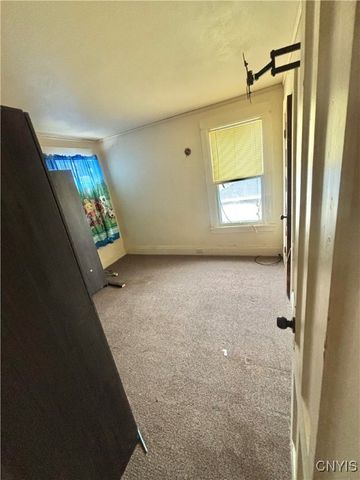 4 Warren Avenue, Auburn, NY 13021