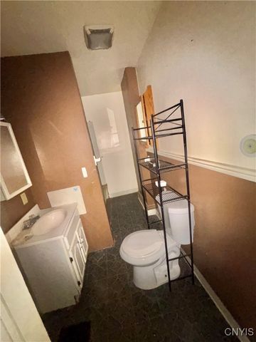 4 Warren Avenue, Auburn, NY 13021