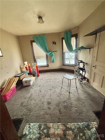 4 Warren Avenue, Auburn, NY 13021