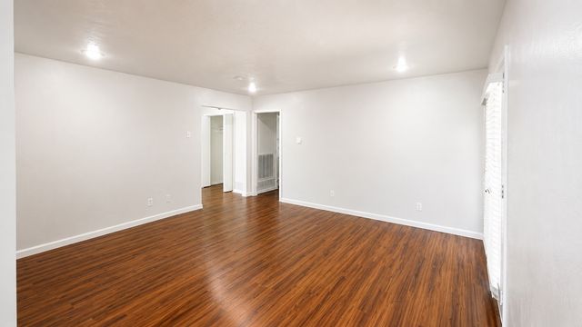 946 Highland Oaks Drive, Dallas, TX 75232