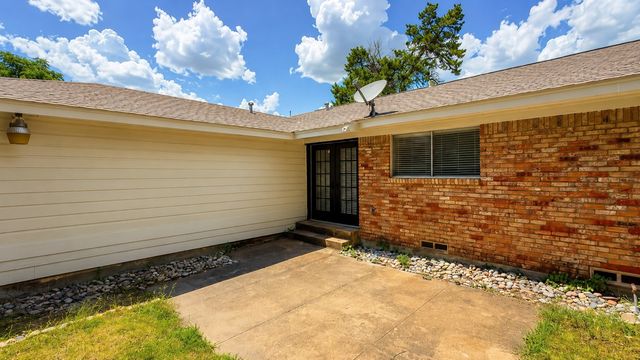 946 Highland Oaks Drive, Dallas, TX 75232