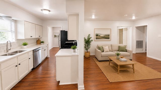 946 Highland Oaks Drive, Dallas, TX 75232