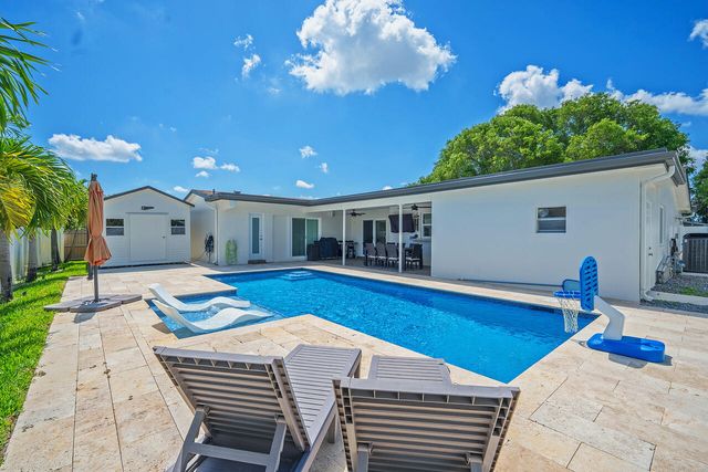 8651 NW 18th Street, Pembroke Pines, FL 33024
