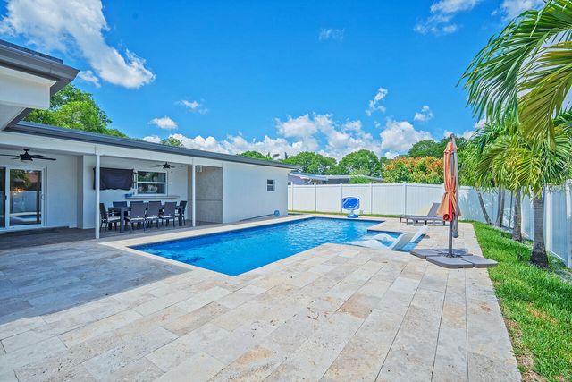 8651 NW 18th Street, Pembroke Pines, FL 33024