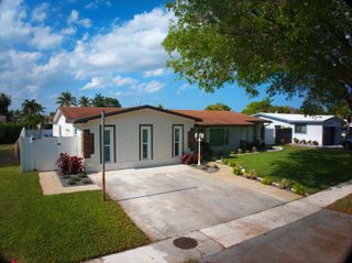 8651 NW 18th Street, Pembroke Pines, FL 33024