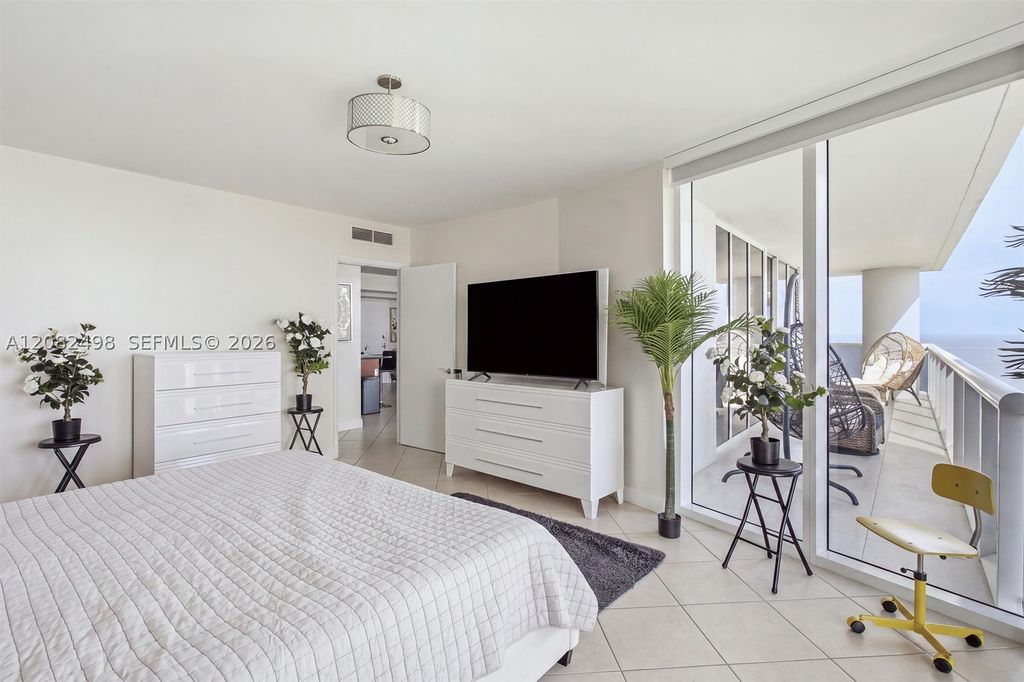Image 14 of property listing at 1850 S Ocean Dr 2305, Hallandale Beach, FL 33009