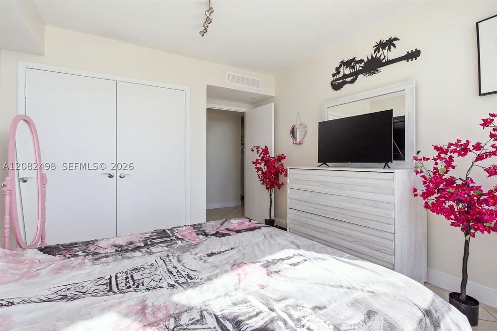 Image 23 of property listing at 1850 S Ocean Dr 2305, Hallandale Beach, FL 33009