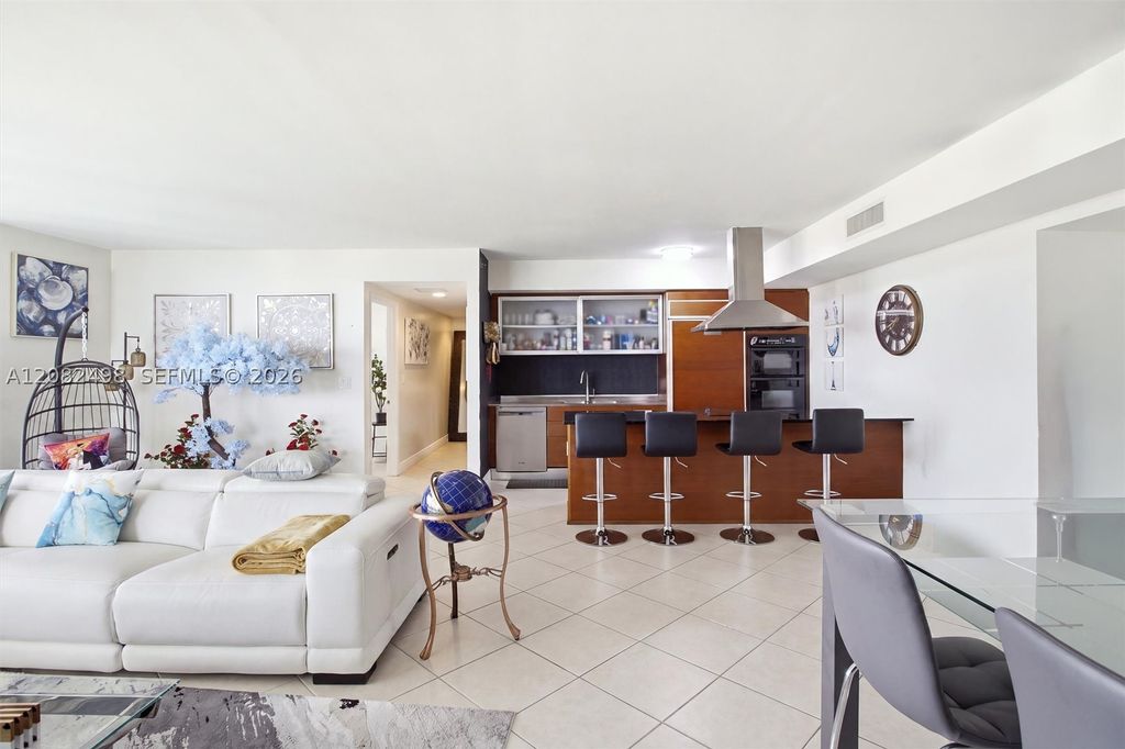 Image 5 of property listing at 1850 S Ocean Dr 2305, Hallandale Beach, FL 33009