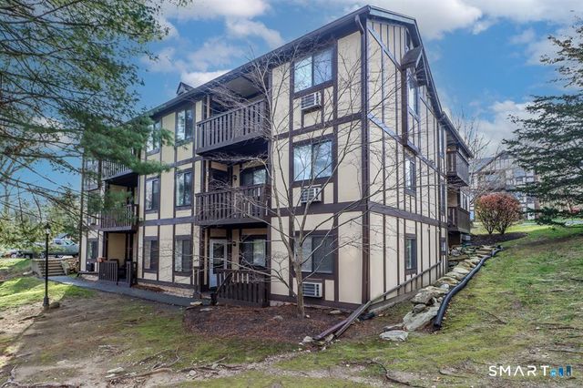 27 Rollingwood Drive 27, Brookfield, CT 06804