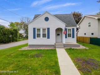 18 Fenwick Avenue, Schenectady, NY 12304