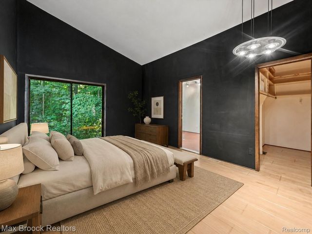 1211 Kensington Road, Bloomfield Hills, MI 48304