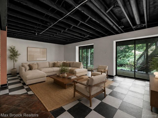 1211 Kensington Road, Bloomfield Hills, MI 48304