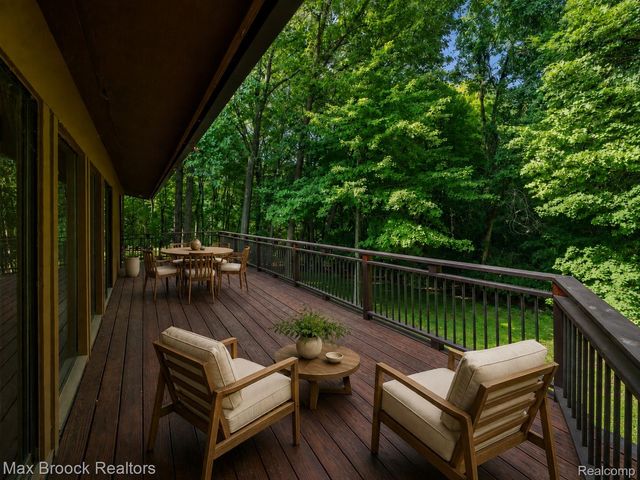 1211 Kensington Road, Bloomfield Hills, MI 48304