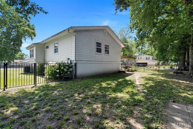 607 N 10th Street, Mascoutah, IL 62258
