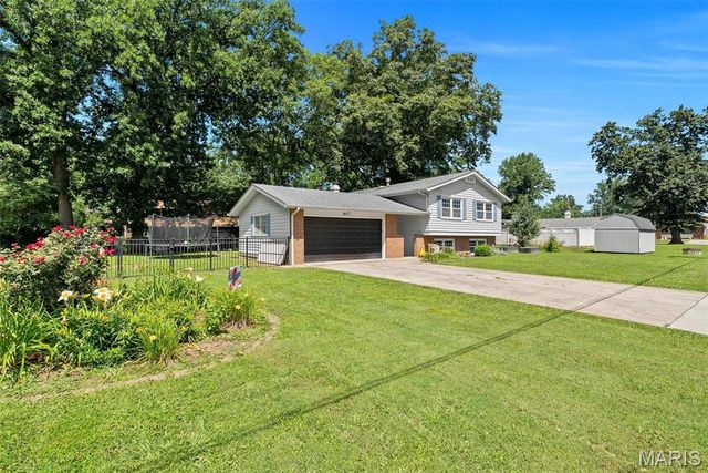 607 N 10th Street, Mascoutah, IL 62258