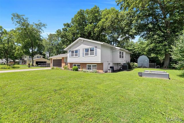 607 N 10th Street, Mascoutah, IL 62258