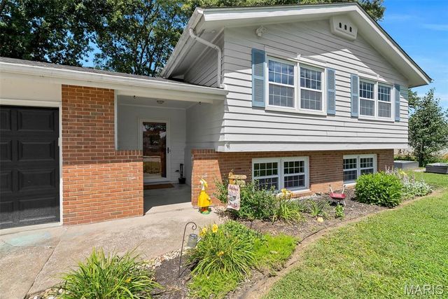 607 N 10th Street, Mascoutah, IL 62258