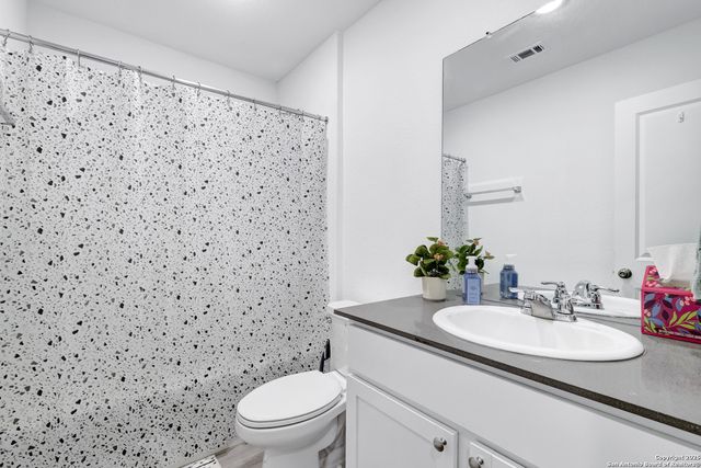 9015 LUNAR CV, San Antonio, TX 78252