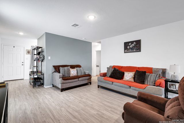 9015 LUNAR CV, San Antonio, TX 78252
