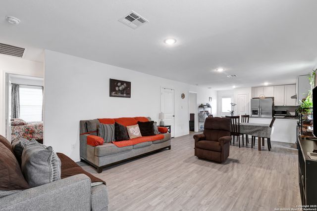 9015 LUNAR CV, San Antonio, TX 78252