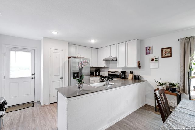 9015 LUNAR CV, San Antonio, TX 78252