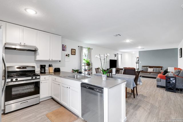 9015 LUNAR CV, San Antonio, TX 78252