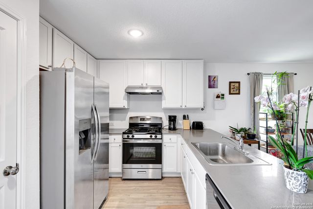 9015 LUNAR CV, San Antonio, TX 78252