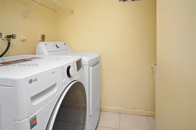 8011 NW 27th Pl, Sunrise, FL 33322