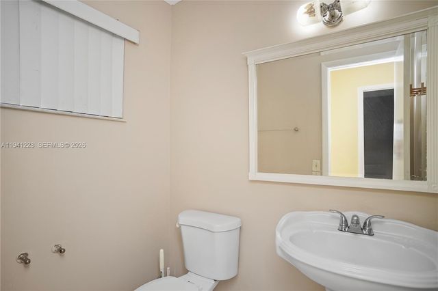 8011 NW 27th Pl, Sunrise, FL 33322