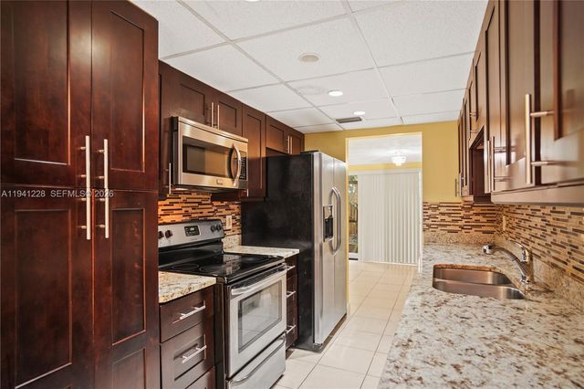 8011 NW 27th Pl, Sunrise, FL 33322