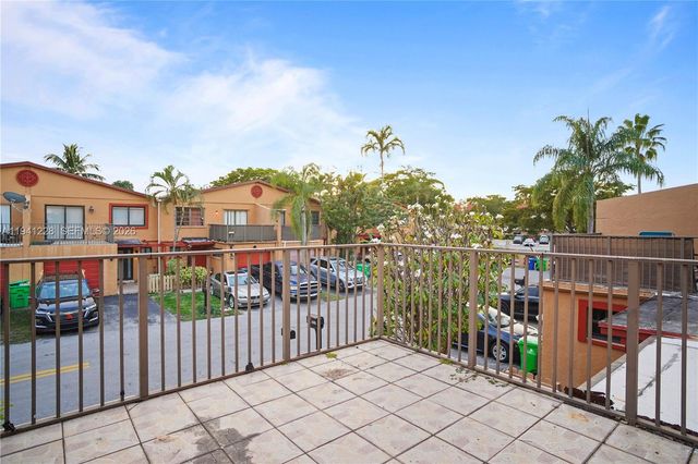 8011 NW 27th Pl, Sunrise, FL 33322