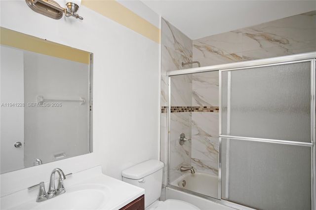 8011 NW 27th Pl, Sunrise, FL 33322