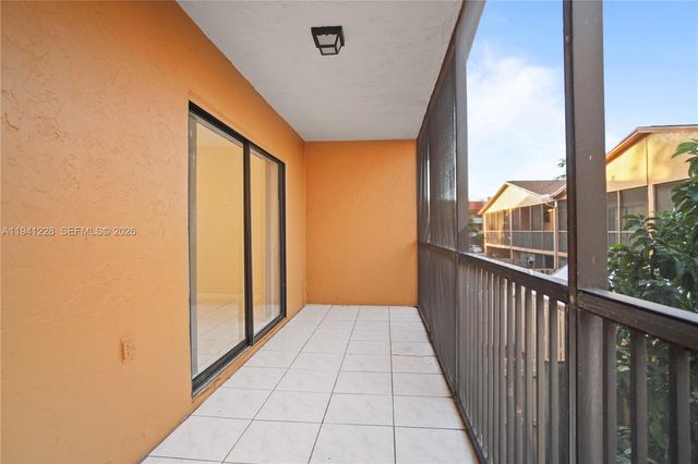 8011 NW 27th Pl, Sunrise, FL 33322