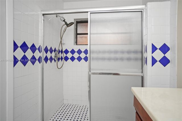 8011 NW 27th Pl, Sunrise, FL 33322