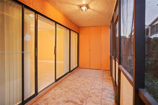 8011 NW 27th Pl, Sunrise, FL 33322