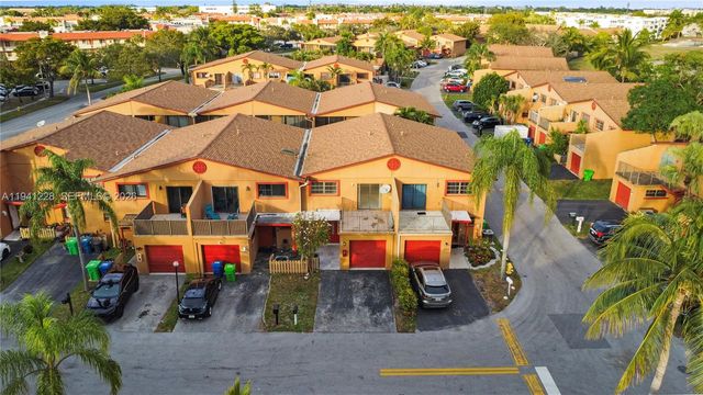 8011 NW 27th Pl, Sunrise, FL 33322