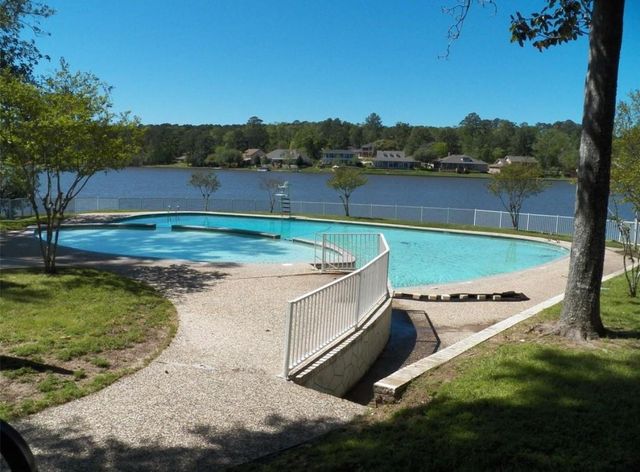 728 Overbrook Drive, Huntsville, TX 77340